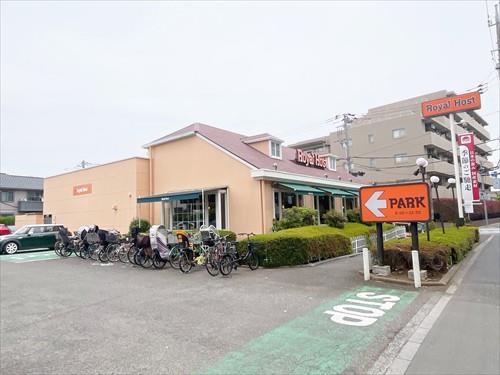 ロイヤルホスト桜堤店(680ｍ)
