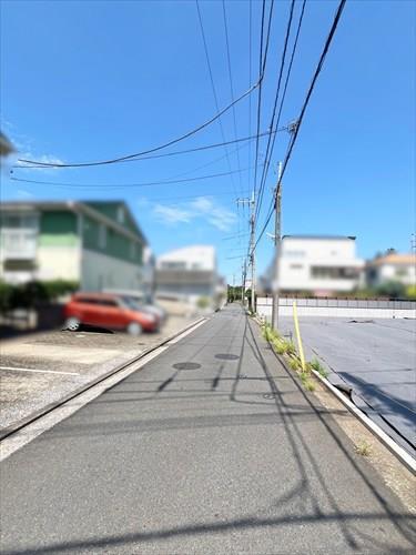 現地前道路（西側）