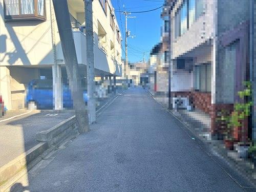 南側前面道路(西から東を撮影)