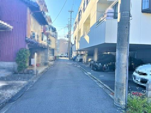 南側前面道路(東から西を撮影)