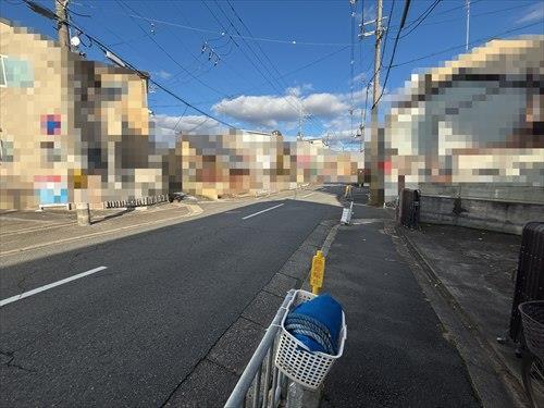 北西側前面道路