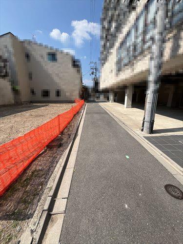 前面道路（東）