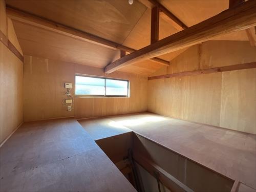屋根裏収納