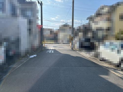 北側道路(東から西を撮影)