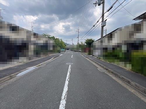 前面道路(北西から南東を撮影)