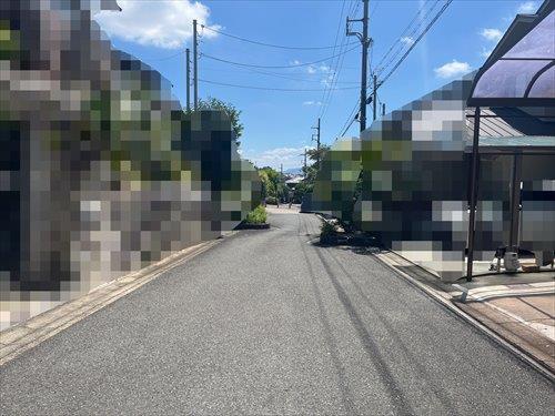 前面道路(西から東を撮影)