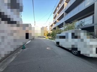 西側前面道路