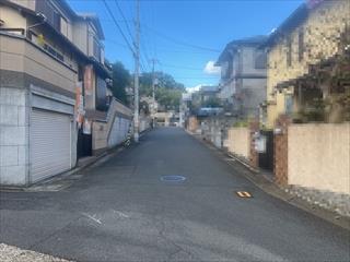 東側前面道路(南から北を撮影)