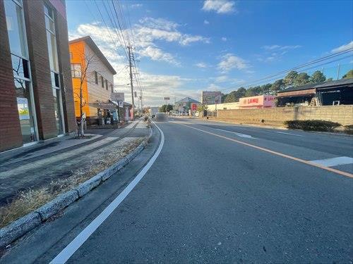 北側前面道路　撮影日：2025年12月