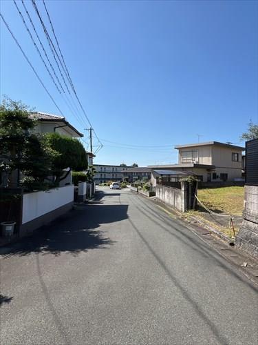 前面道路北東側（2025年10月撮影）