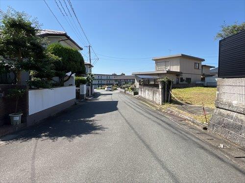 前面道路北東側②（2025年10月撮影）