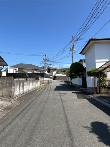 前面道路南西側（2025年10月撮影）