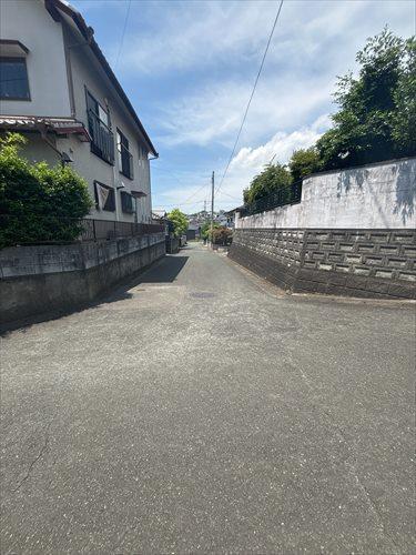 南東側道路（1）令和7年5月撮影