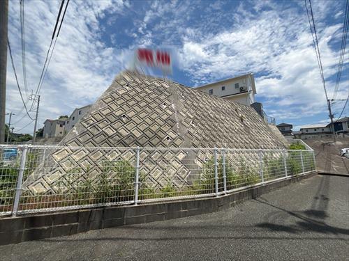 西側擁壁　令和7年6月撮影