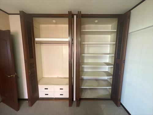 北西側洋室　収納