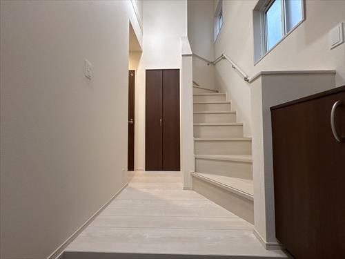 玄関（2025年11月撮影）