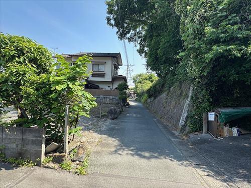 前面道路（南側から）