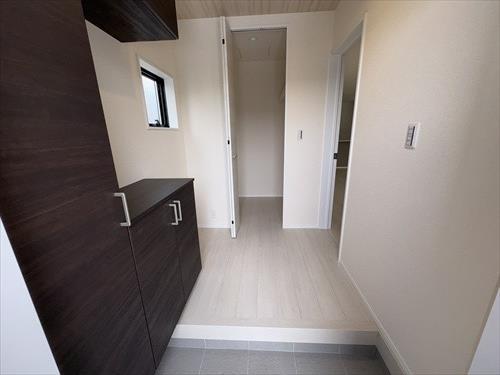 玄関（2025年11月撮影）