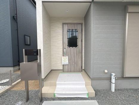 玄関（2025年11月撮影）