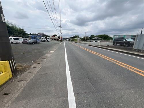 北西側前面道路　撮影日：2026年7月