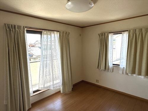 ２階南西側洋室１