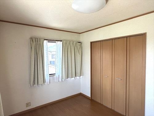 ２階南西側洋室１－２