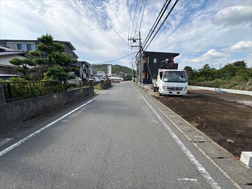 前面道路（南西側道路）