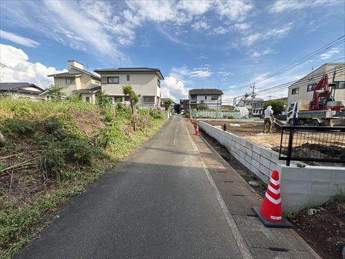 前面道路（北東側道路）
