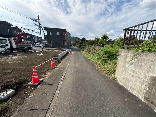 前面道路（北東側道路）