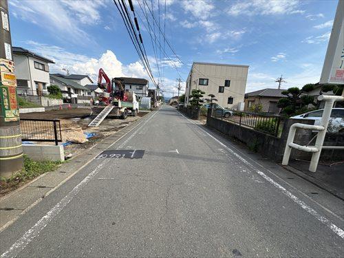 前面道路（南西側道路）