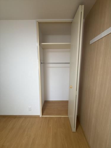 北西側洋室　収納