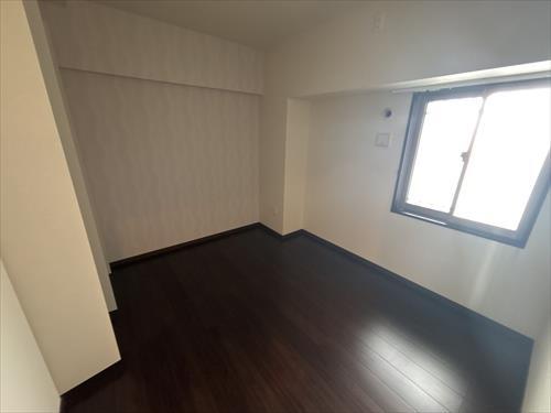 北西側洋室約６帖