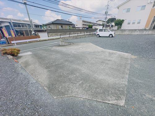 現地（前面道路からの進入路）