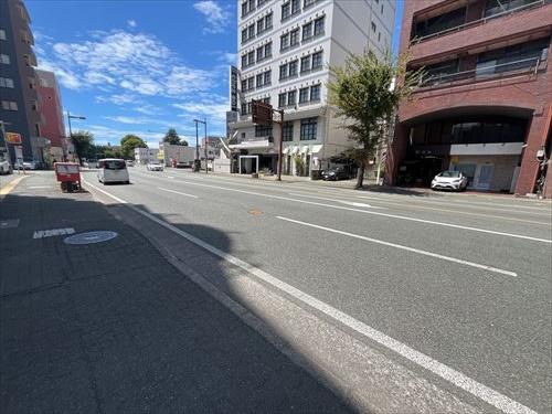 前面道路（北東側から撮影）