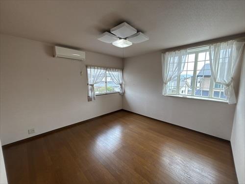 二階南東側洋室