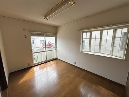 二階南西側洋室