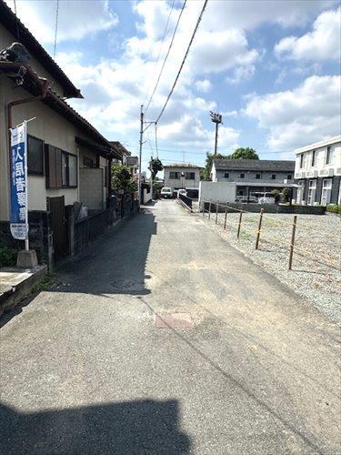 前面道路（北側から）