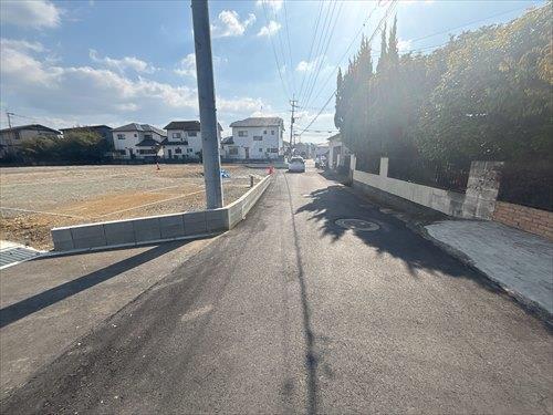 西側前面道路（1）令和8年1月撮影