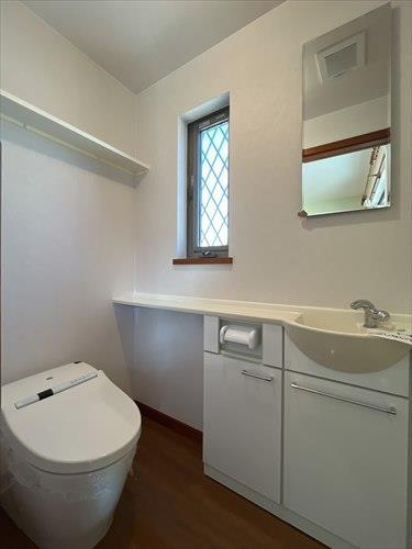 東側洋室側トイレ