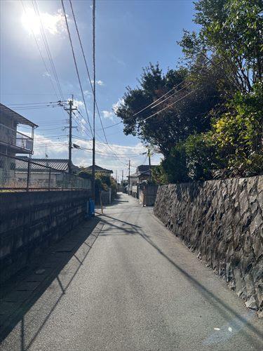 西側前面道路 2（2026年2月撮影）