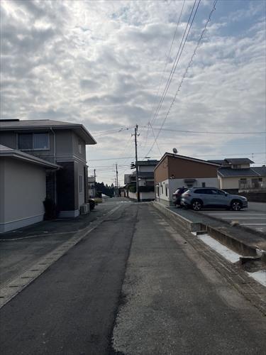 西側前面道路 2