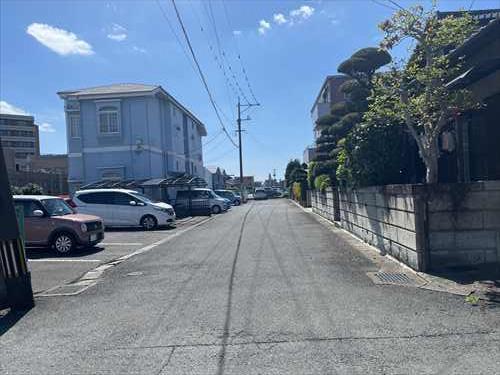 南東側道路　撮影年月：2026年4月