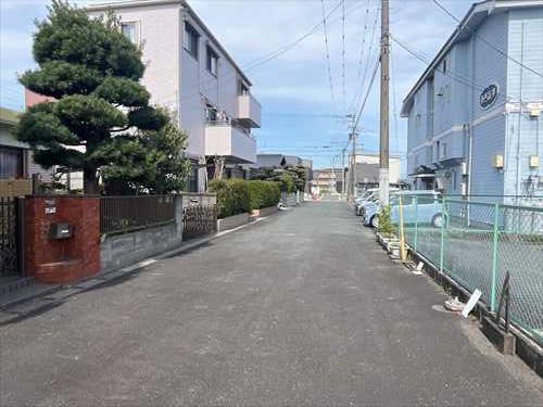 南東側通路②　撮影年月：2026年4月