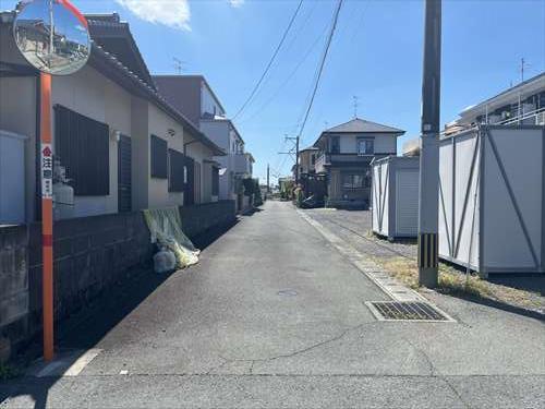 北西側道路②　撮影年月：2026年4月