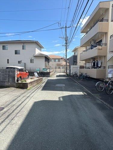前面道路（北側から）
