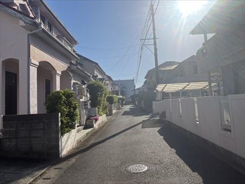 前面道路（北東側）　令和8年4月撮影