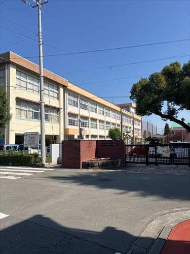 若葉小学校まで740ｍ