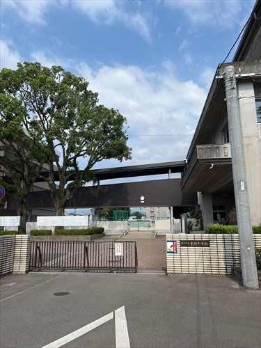 東野中学校まで870ｍ