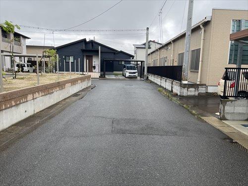 北西側前面道路