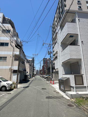 前面道路（南側より）